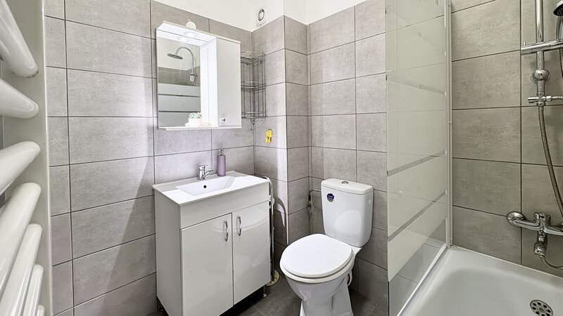 Parcul Teilor, de inchiriat apartament 2 camere, centrala proprie.